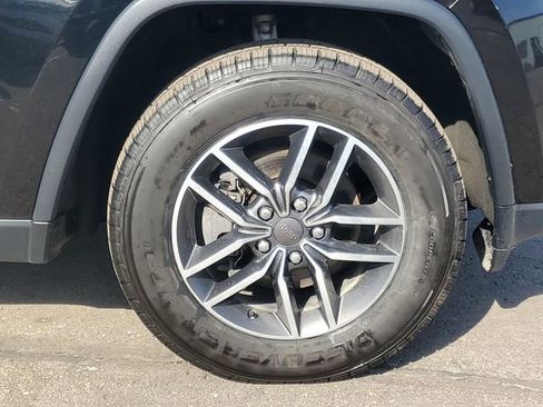 Used 2019 Jeep Grand Cherokee Limited image 6