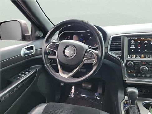Used 2018 Jeep Grand Cherokee Altitude RWD image 17
