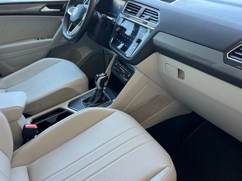 Used 2023 Volkswagen Tiguan SE FWD image 22