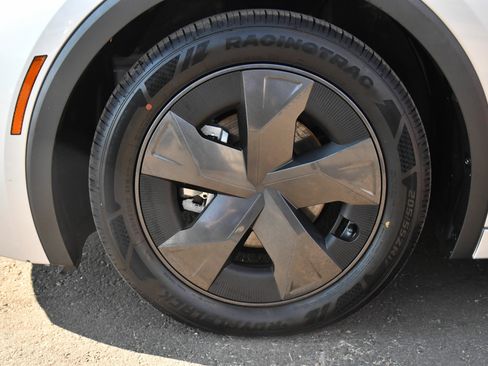 Used 2024 Toyota Prius LE FWD image 12