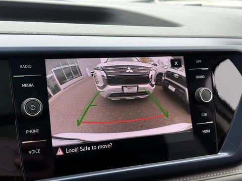 Used 2024 Volkswagen Taos SE image 32