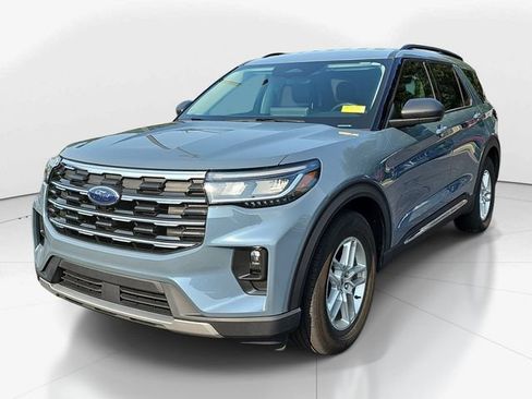 Used 2025 Ford Explorer Active w/ Active Comfort Package RWD image 7