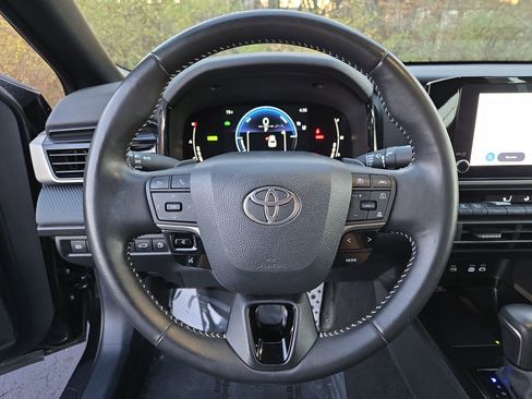 Used 2025 Toyota Camry LE image 16
