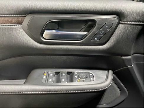 New 2025 Nissan Armada SL w/ Captain's Chari Seat Package AWD/4WD image 16