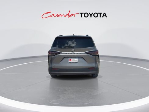 Certified 2026 Toyota Sienna XLE FWD image 7