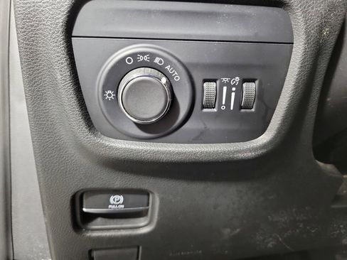 Used 2023 Jeep Grand Cherokee Altitude image 11