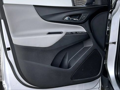 Used 2018 Chevrolet Equinox LS FWD image 17