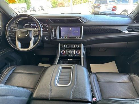 Used 2021 GMC Yukon Denali w/ Denali Ultimate Package AWD/4WD image 30