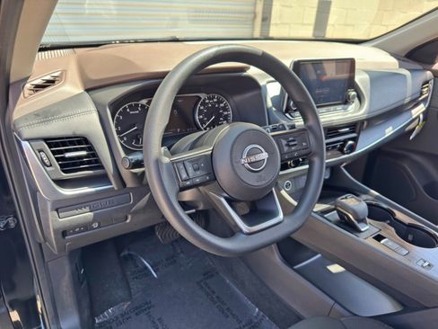Used 2023 Nissan Rogue S FWD image 12