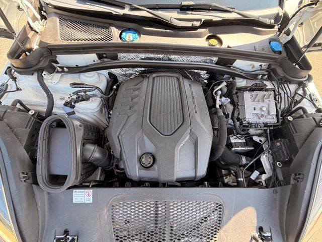Used 2024 Porsche Macan AWD/4WD image 25
