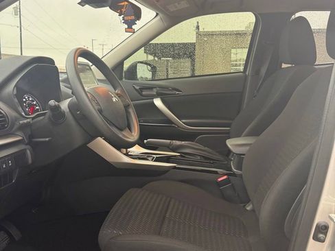 Used 2024 Mitsubishi Eclipse Cross LE AWD/4WD image 6