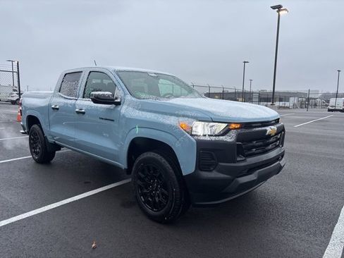 Used 2025 Chevrolet Colorado W/T w/ WT Custom Package image 6