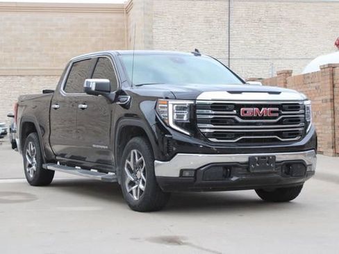 Used 2025 GMC Sierra 1500 SLT image 2