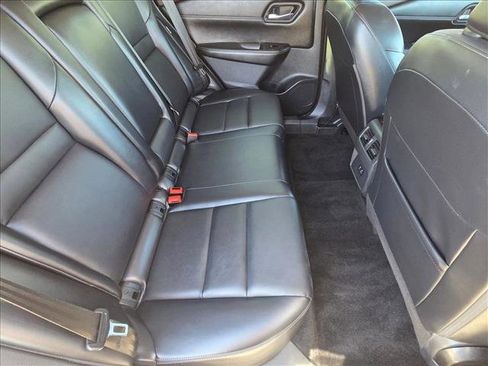 Used 2023 Nissan Rogue SV w/ SV Premium B Package image 18