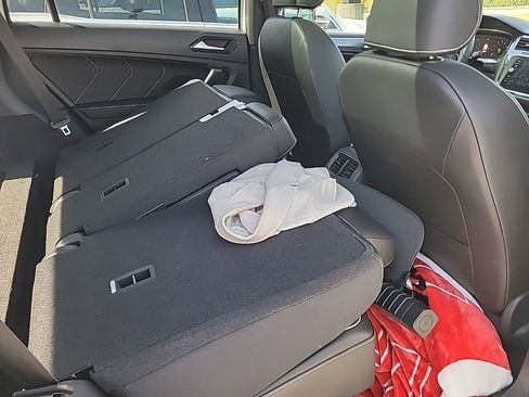 Used 2022 Volkswagen Tiguan SEL R-Line image 11