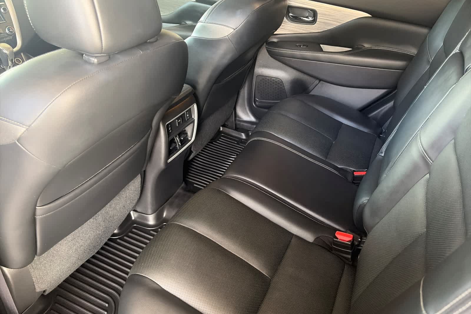 Used 2017 Nissan Murano Platinum w/ Platinum Technology Package FWD image 4