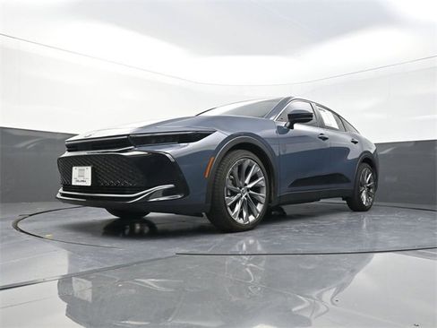 Used 2025 Toyota Crown Limited image 19