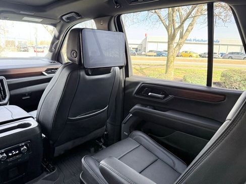 Used 2025 GMC Yukon Denali w/ Denali Reserve Package image 40