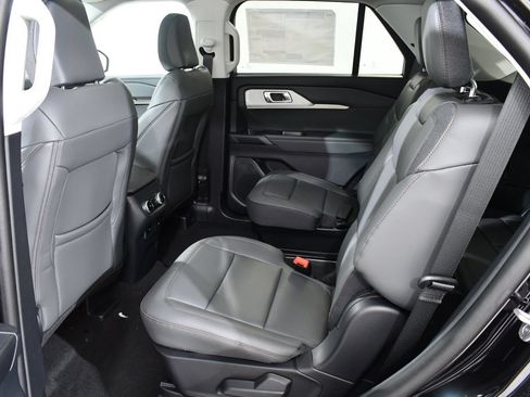 New 2026 Ford Explorer Active w/ Active Comfort Package AWD/4WD image 16