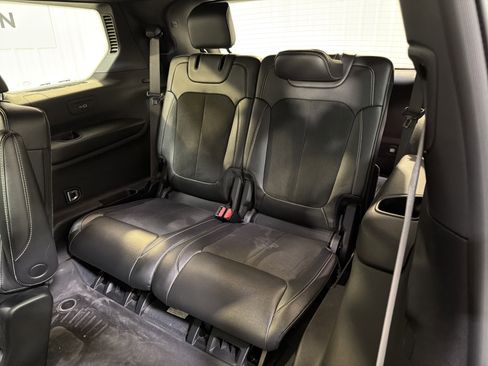 Used 2023 Jeep Grand Cherokee L Altitude image 13