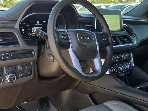 Used 2023 GMC Yukon XL SLT w/ SLT Luxury Package image 18