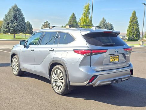 Used 2021 Toyota Highlander Platinum AWD/4WD image 4