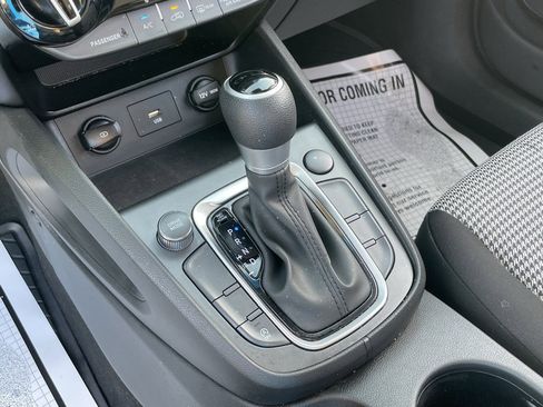 Used 2022 Hyundai Kona SE image 18