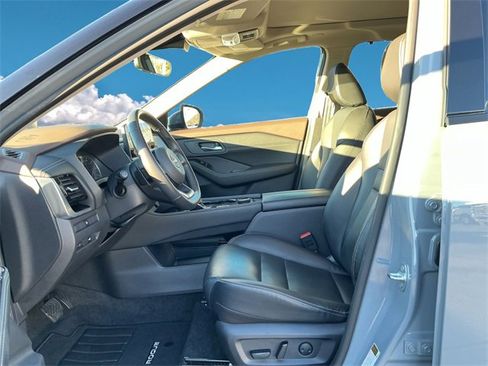 Used 2022 Nissan Rogue SL w/ SL Premium Package image 7