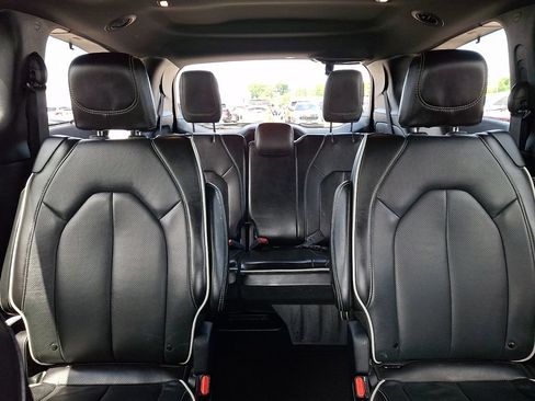 Used 2025 Chrysler Pacifica Limited FWD image 20