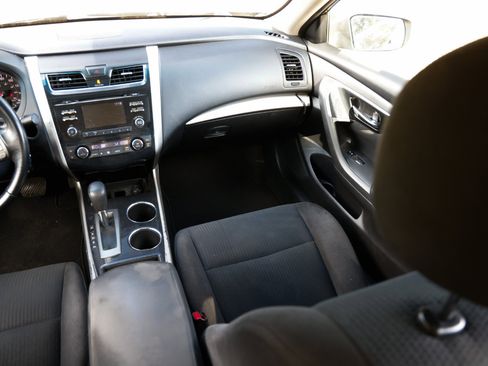 Used 2014 Nissan Altima 2.5 SV image 22