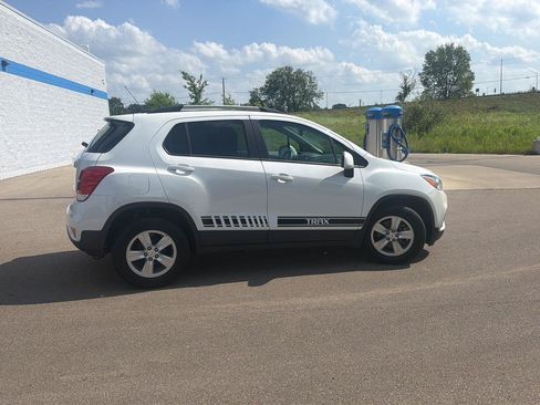 Used 2021 Chevrolet Trax LT w/ LT Convenience Package FWD image 6