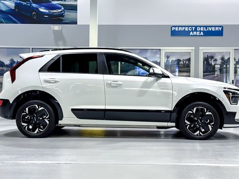 Used 2023 Kia Niro Wind FWD image 8