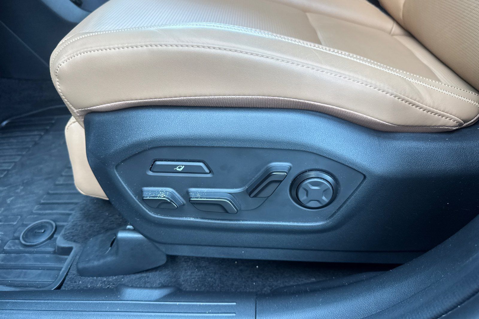 Used 2026 Hyundai Santa Fe Calligraphy AWD/4WD image 14
