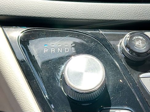Used 2017 Chrysler Pacifica Touring-L Plus w/ Advanced Safetytec Group FWD image 17