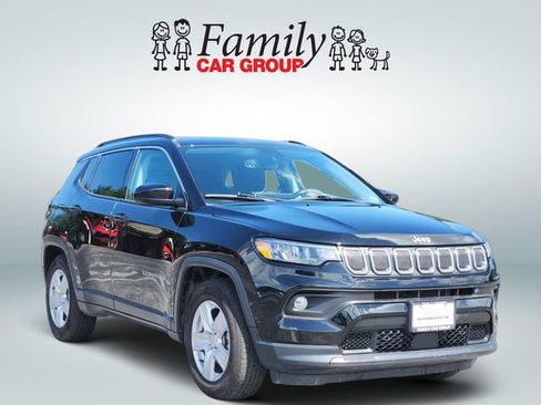 Used 2022 Jeep Compass Latitude w/ Convenience Group FWD image 2