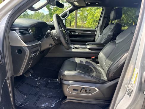 Used 2022 Jeep Wagoneer Series II AWD/4WD image 12