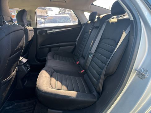 Used 2014 Ford Fusion SE image 16