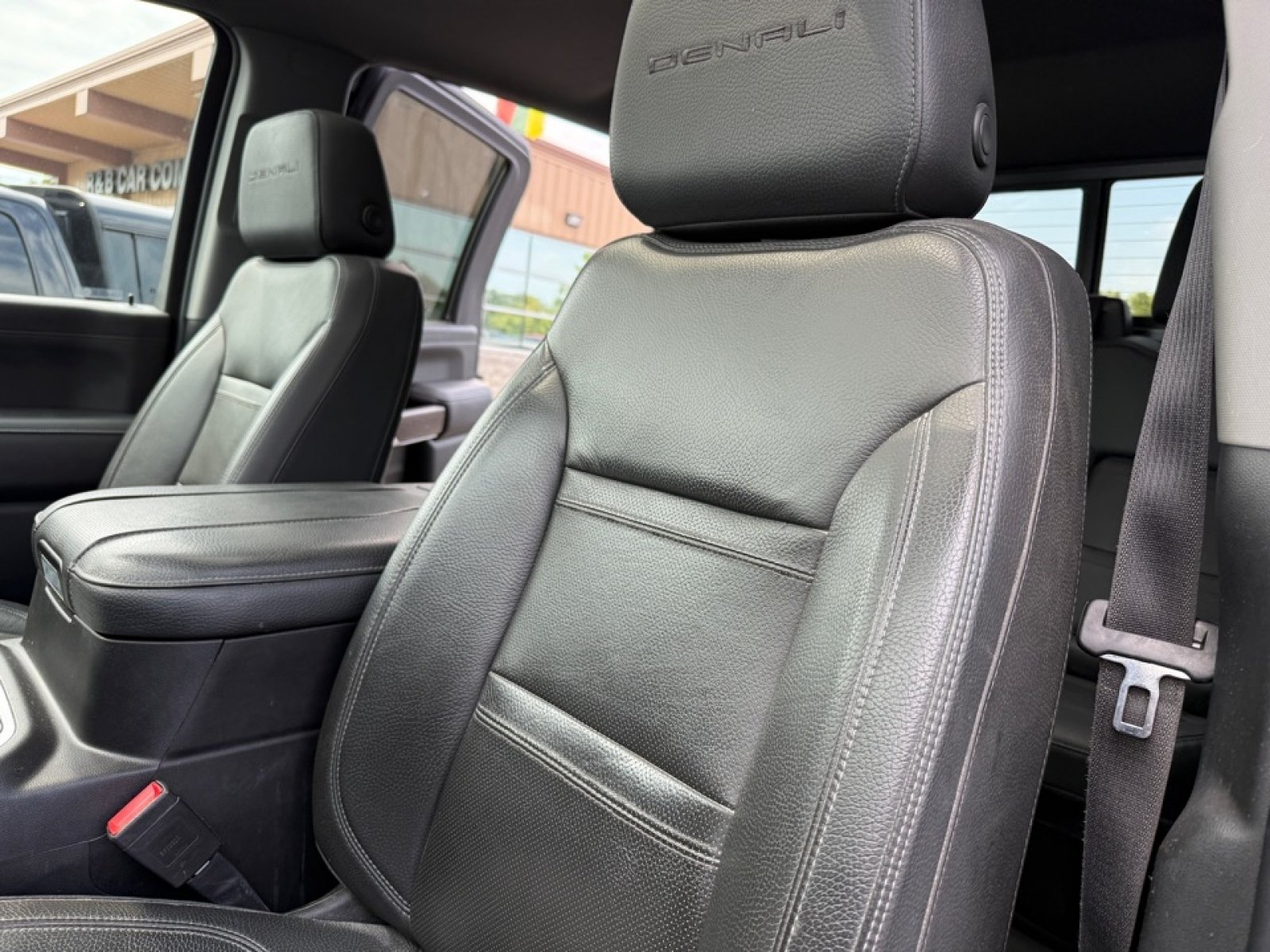 Used 2023 GMC Sierra 2500 Denali w/ Denali Black Diamond Edition AWD/4WD image 31