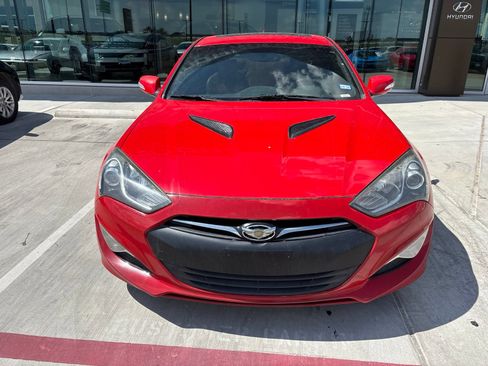 Used 2013 Hyundai Genesis 3.8 RWD image 2