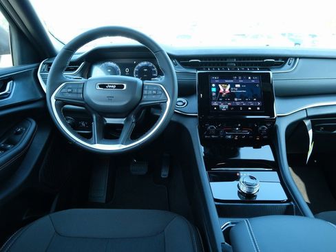 New 2025 Jeep Grand Cherokee Laredo w/ Luxury Tech Group I AWD/4WD image 6