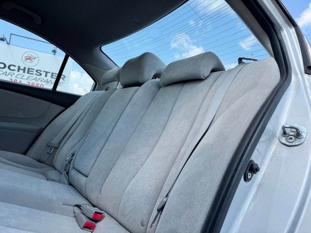 Used 2010 Kia Optima LX FWD image 9