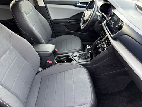 Used 2023 Volkswagen Taos SE w/ Panoramic Sunroof Package AWD/4WD image 42