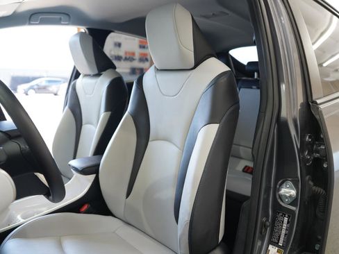 Used 2016 Toyota Prius Four Touring image 12