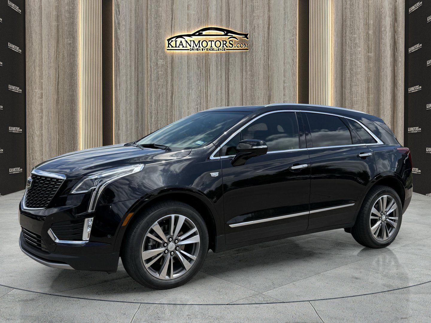 Used 2021 Cadillac XT5 Premium Luxury FWD image 3