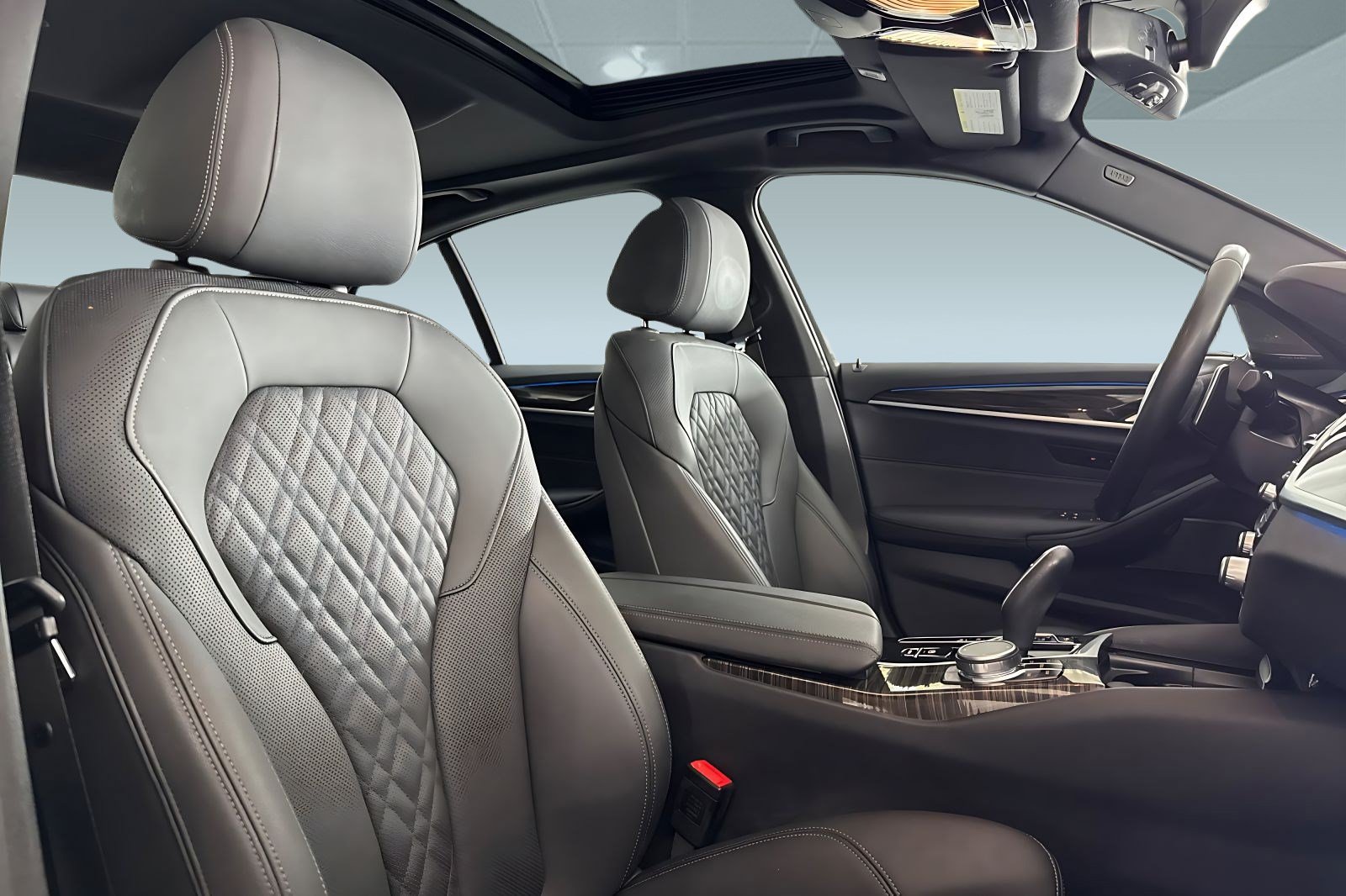 Certified 2023 BMW 530e w/ Premium Package RWD image 27