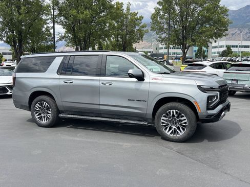 Used 2025 Chevrolet Suburban Z71 AWD/4WD image 5