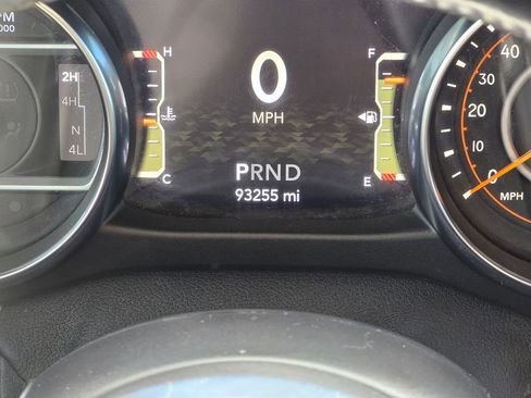 Used 2020 Jeep Wrangler Unlimited Sahara image 26