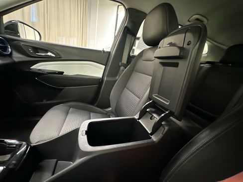 Certified 2025 Chevrolet Trax LT w/ LT Convenience Package image 37