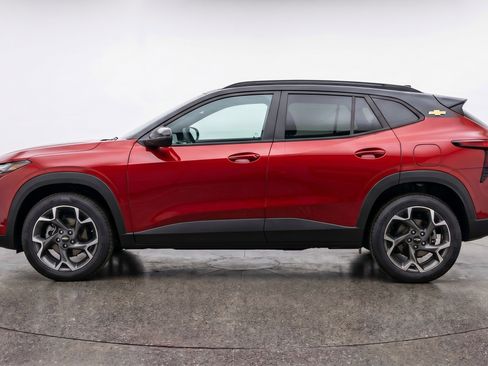 Used 2025 Chevrolet Trax LT FWD image 5