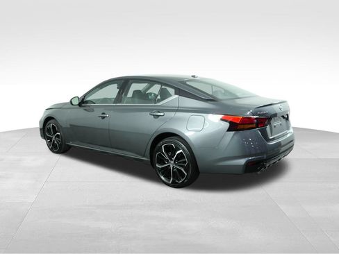 Used 2025 Nissan Altima 2.5 SR AWD/4WD image 8